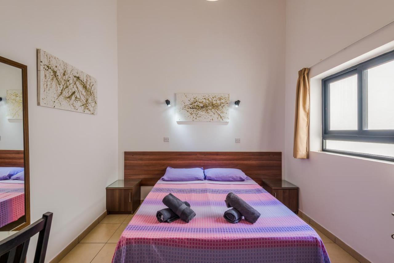 Blue Harbour 2 Bedroom Seafront Apartments With Stunning Seaviews - By Getawaysmalta セント・ポールズ・ベイ エクステリア 写真